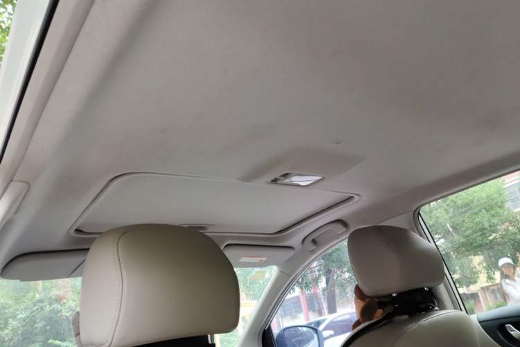Used Nissan Tiida 2013 1.6L CVT Cool Cafe Edition Headliner