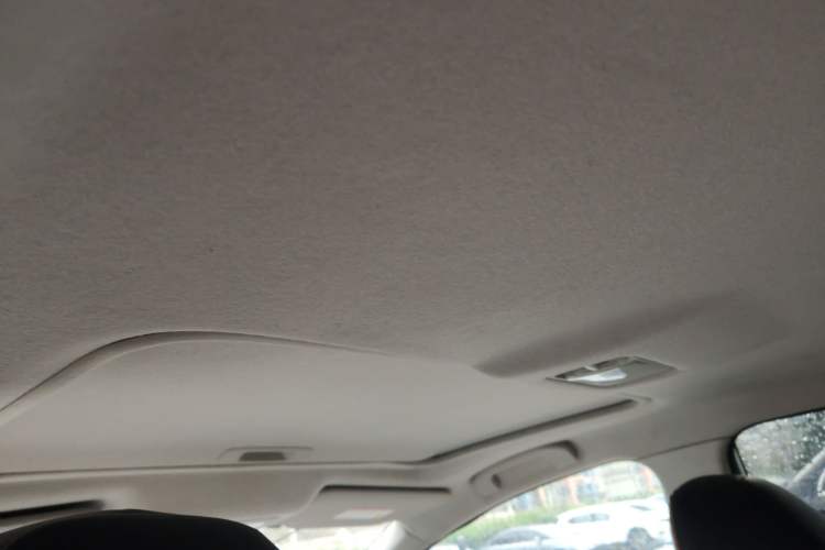 Used Nissan Tiida 2013 1.6L CVT Cool Cafe Edition Headliner