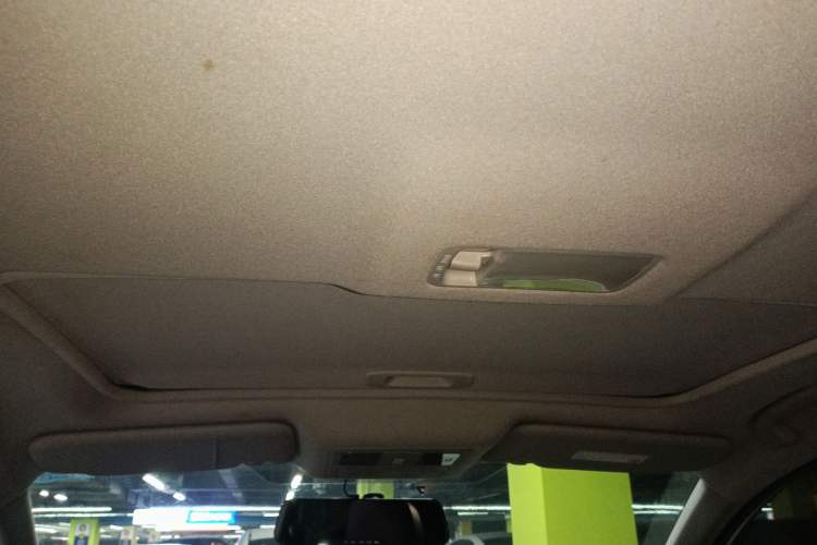 Used Nissan Tiida 2013 1.6L CVT Cool Cafe Edition Headliner