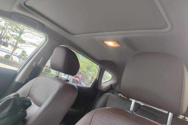 Used Nissan Tiida 2013 1.6L CVT Cool Cafe Edition Headliner