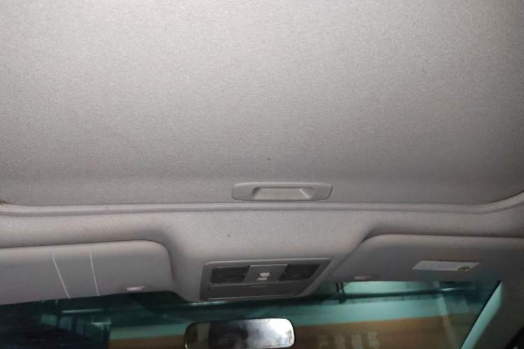 Used Nissan Tiida 2013 1.6L CVT Cool Cafe Edition Headliner