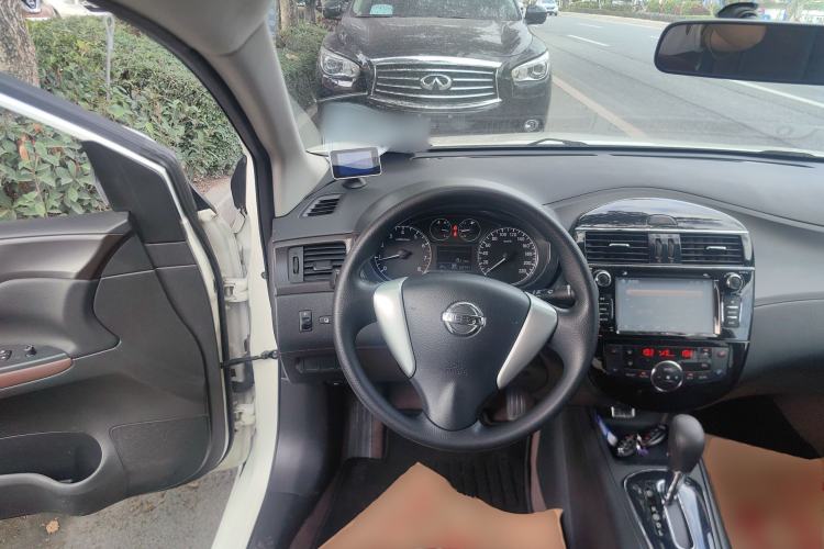 Used Nissan Tiida 2013 1.6L CVT Cool Cafe Edition Interior 2
