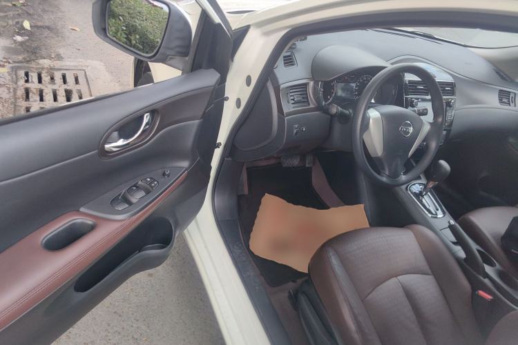 Used Nissan Tiida 2013 1.6L CVT Cool Cafe Edition Interior 3