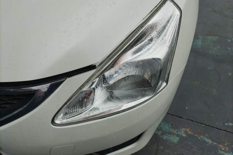 Used Nissan Tiida 2013 1.6L CVT Cool Cafe Edition Left Front Headlight