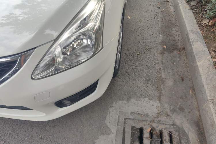 Used Nissan Tiida 2013 1.6L CVT Cool Cafe Edition Left Front Headlight