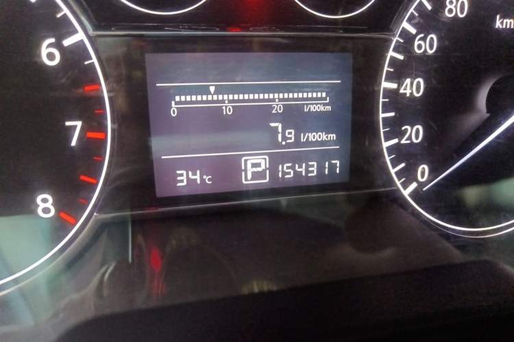 Used Nissan Tiida 2013 1.6L CVT Cool Cafe Edition Odometer Close Up