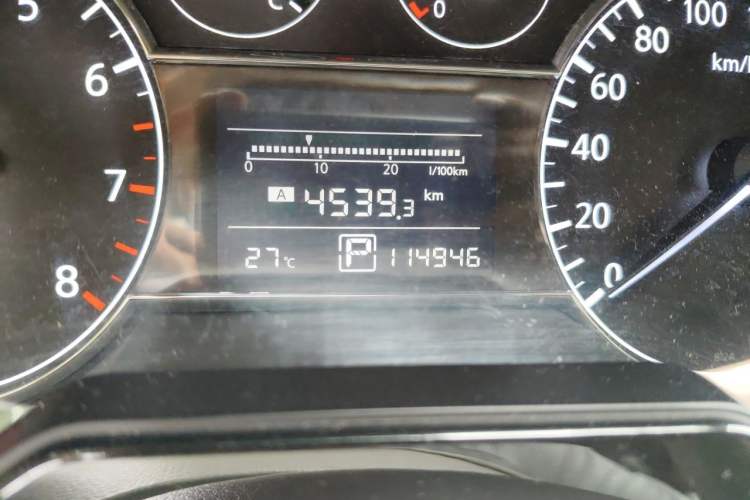Used Nissan Tiida 2013 1.6L CVT Cool Cafe Edition Odometer Close Up