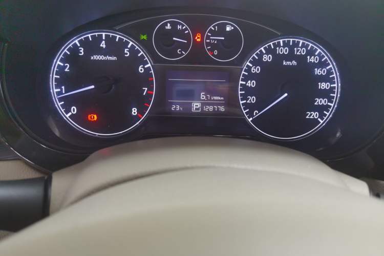 Used Nissan Tiida 2013 1.6L CVT Cool Cafe Edition Odometer Close Up