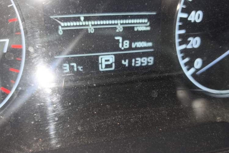 Used Nissan Tiida 2013 1.6L CVT Cool Cafe Edition Odometer Close Up
