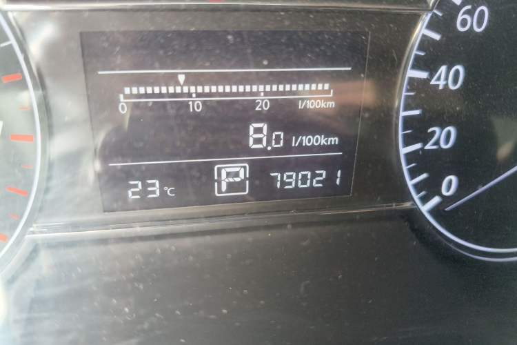 Used Nissan Tiida 2013 1.6L CVT Cool Cafe Edition Odometer Close Up