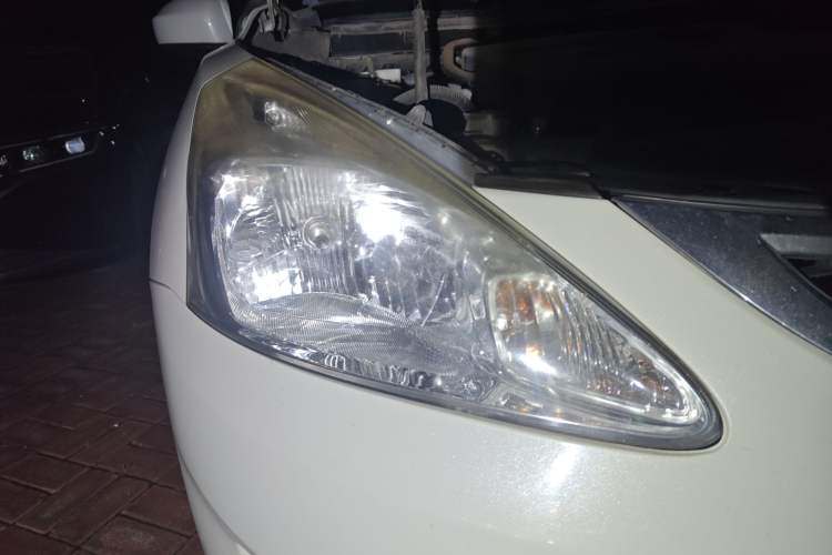 Used Nissan Tiida 2013 1.6L CVT Cool Cafe Edition Right Front Headlight