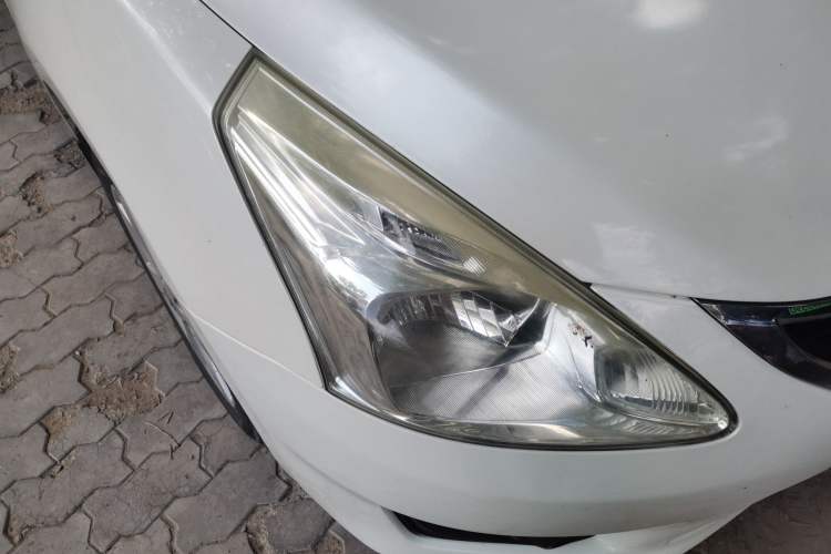 Used Nissan Tiida 2013 1.6L CVT Cool Cafe Edition Right Front Headlight