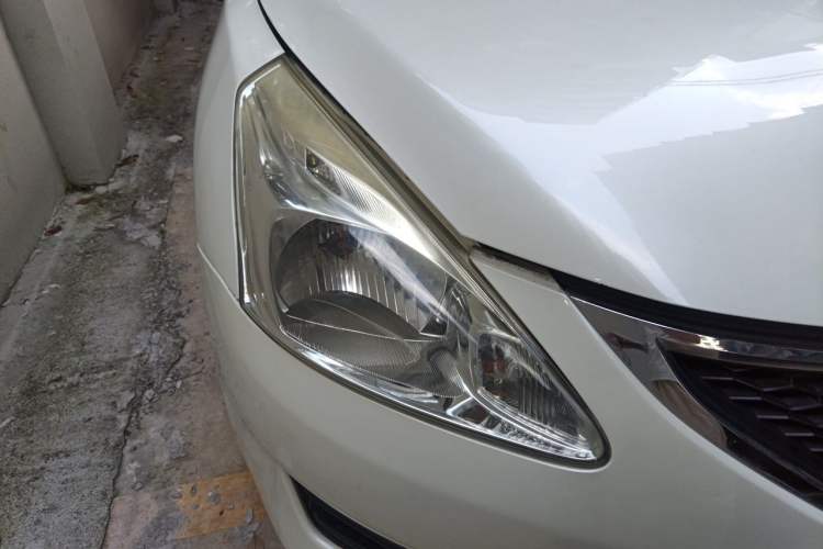 Used Nissan Tiida 2013 1.6L CVT Cool Cafe Edition Right Front Headlight