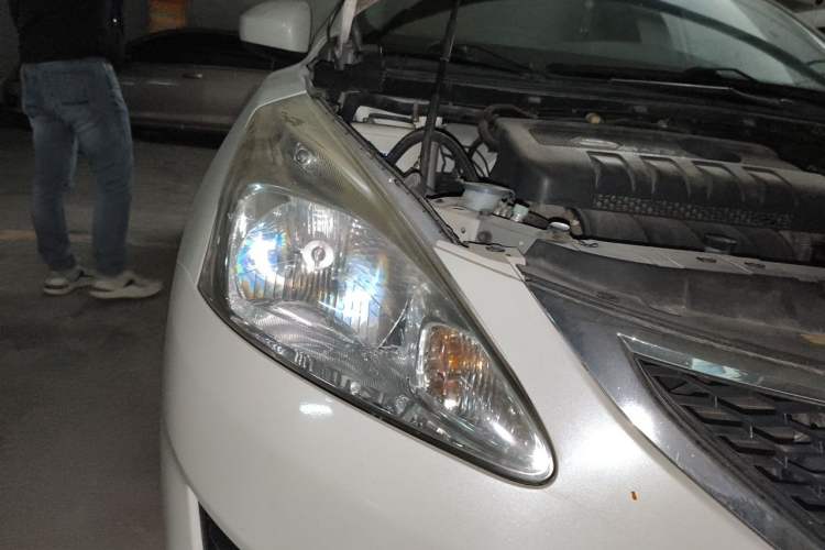 Used Nissan Tiida 2013 1.6L CVT Cool Cafe Edition Right Front Headlight
