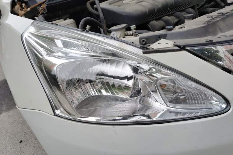 Used Nissan Tiida 2013 1.6L CVT Cool Cafe Edition Right Front Headlight