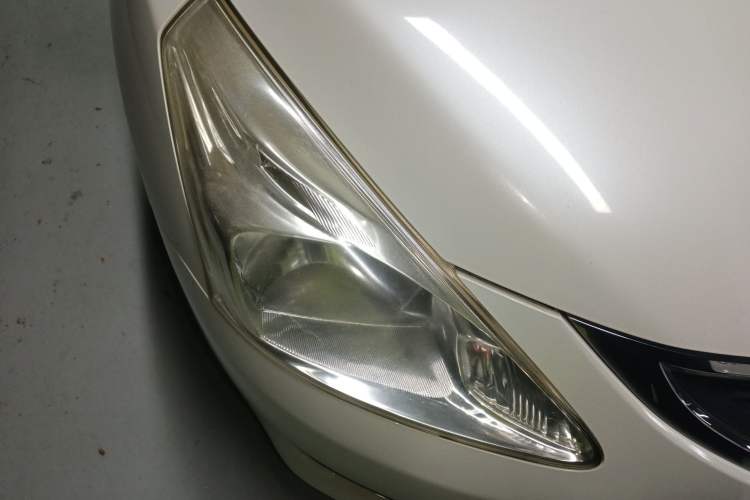 Used Nissan Tiida 2013 1.6L CVT Cool Cafe Edition Right Front Headlight
