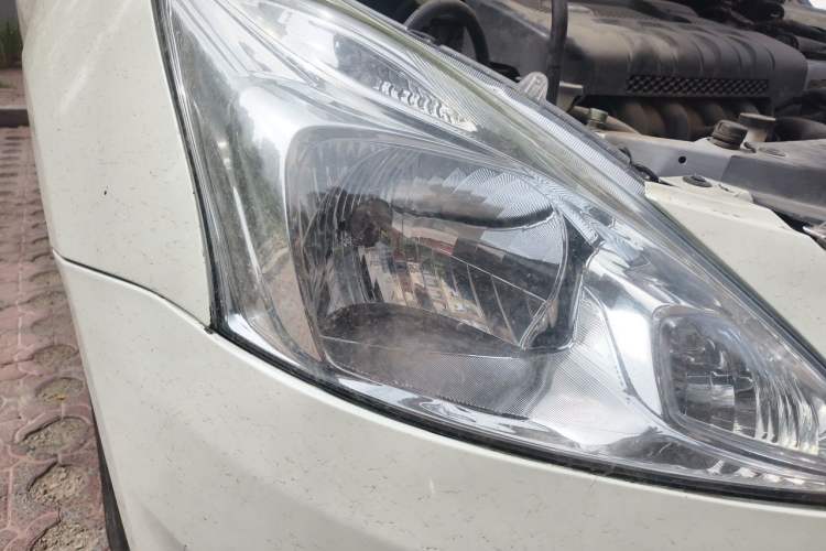 Used Nissan Tiida 2013 1.6L CVT Cool Cafe Edition Right Front Headlight