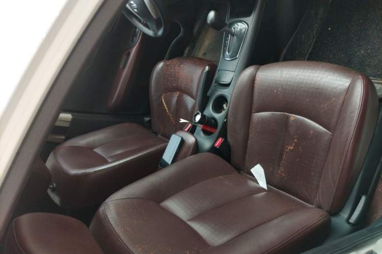 Used Nissan Tiida 2013 1.6L CVT Cool Cafe Edition Right Front Seat