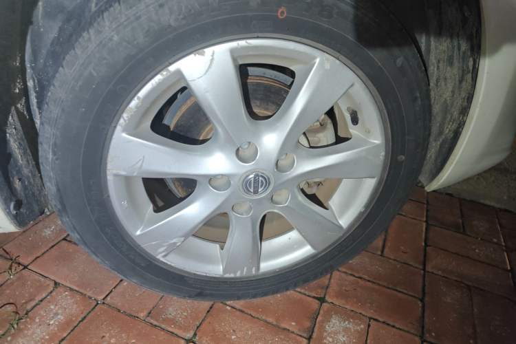 Used Nissan Tiida 2013 1.6L CVT Cool Cafe Edition Right Front Wheel Hub