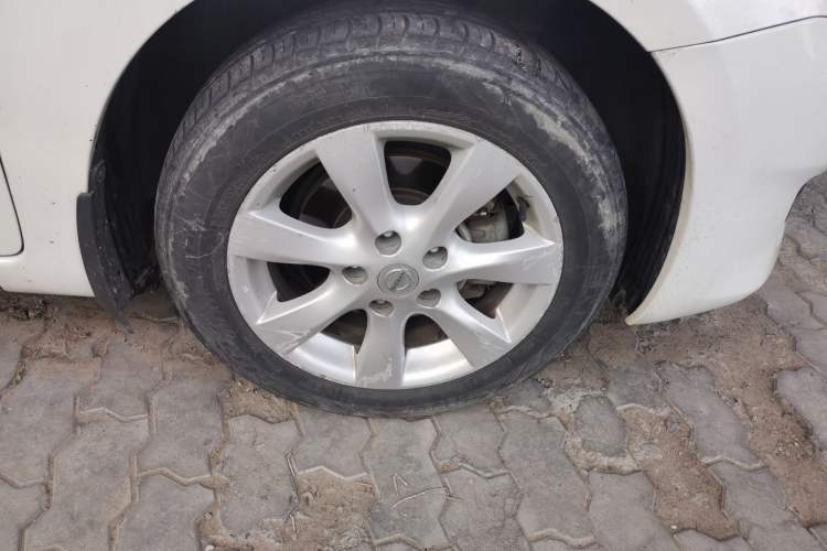 Used Nissan Tiida 2013 1.6L CVT Cool Cafe Edition Right Front Wheel Hub