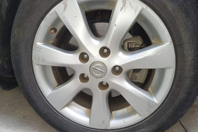 Used Nissan Tiida 2013 1.6L CVT Cool Cafe Edition Right Front Wheel Hub