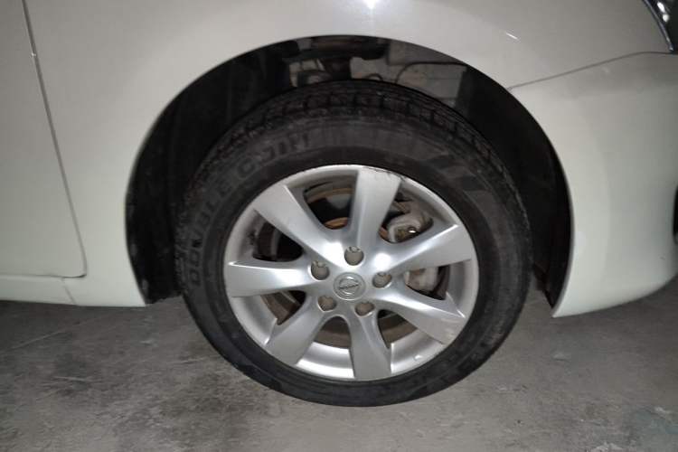 Used Nissan Tiida 2013 1.6L CVT Cool Cafe Edition Right Front Wheel Hub