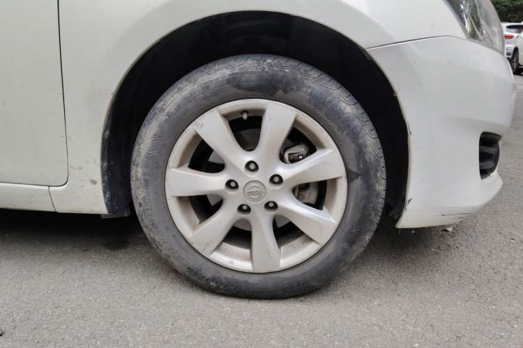 Used Nissan Tiida 2013 1.6L CVT Cool Cafe Edition Right Front Wheel Hub