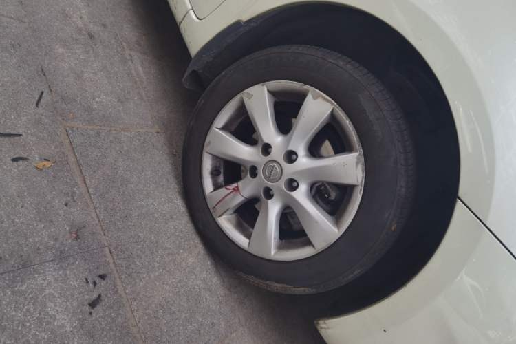 Used Nissan Tiida 2013 1.6L CVT Cool Cafe Edition Right Front Wheel Hub