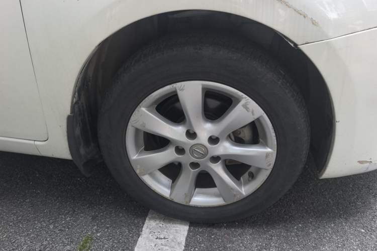 Used Nissan Tiida 2013 1.6L CVT Cool Cafe Edition Right Front Wheel Hub