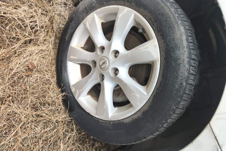 Used Nissan Tiida 2013 1.6L CVT Cool Cafe Edition Right Front Wheel Hub