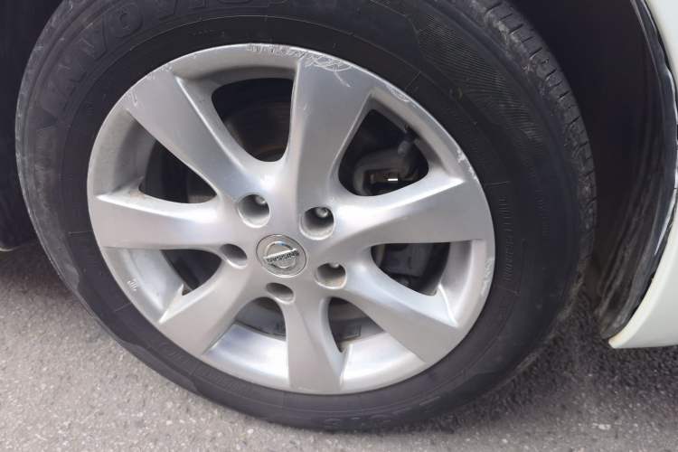 Used Nissan Tiida 2013 1.6L CVT Cool Cafe Edition Right Front Wheel Hub