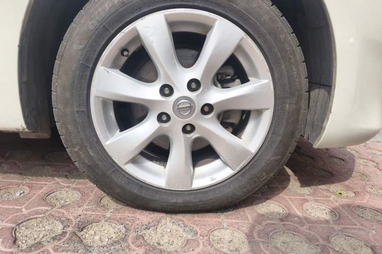 Used Nissan Tiida 2013 1.6L CVT Cool Cafe Edition Right Front Wheel Hub