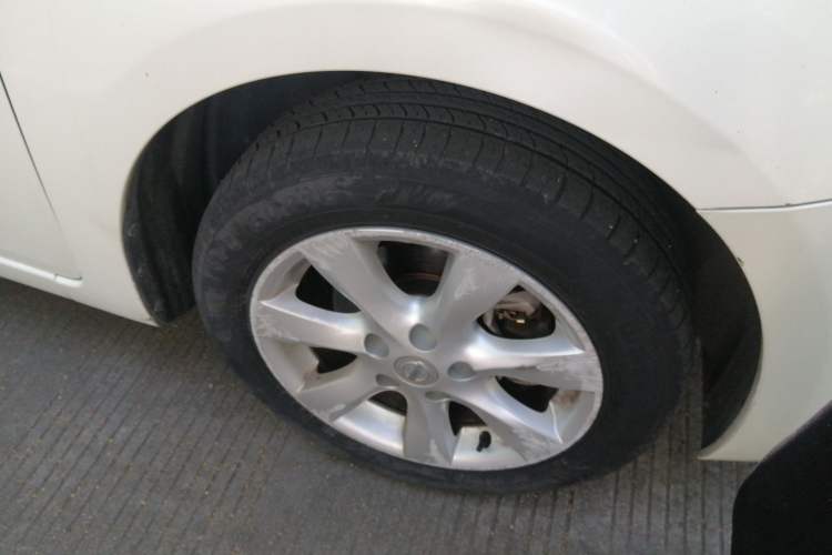 Used Nissan Tiida 2013 1.6L CVT Cool Cafe Edition Right Front Wheel Hub