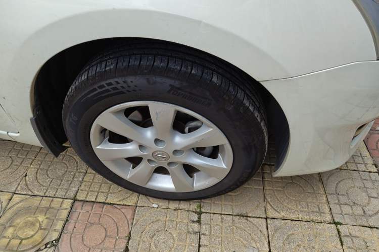 Used Nissan Tiida 2013 1.6L CVT Cool Cafe Edition Right Front Wheel Hub