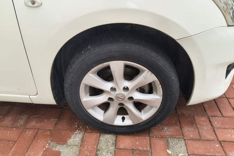 Used Nissan Tiida 2013 1.6L CVT Cool Cafe Edition Right Front Wheel Hub