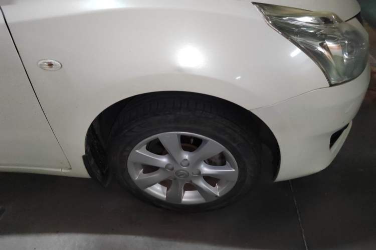 Used Nissan Tiida 2013 1.6L CVT Cool Cafe Edition Right Front Wheel Hub