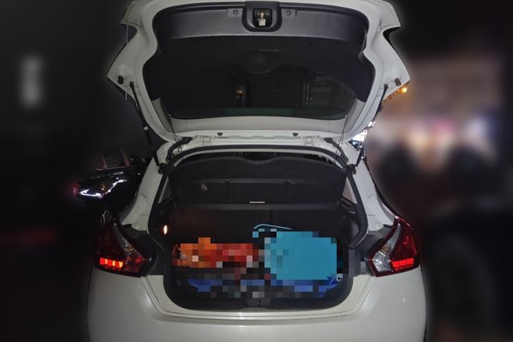Used Nissan Tiida 2013 1.6L CVT Cool Cafe Edition Trunk