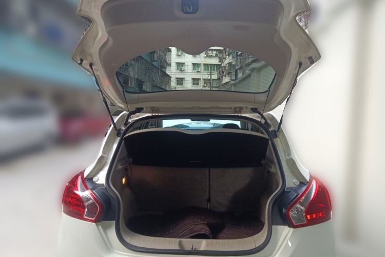Used Nissan Tiida 2013 1.6L CVT Cool Cafe Edition Trunk