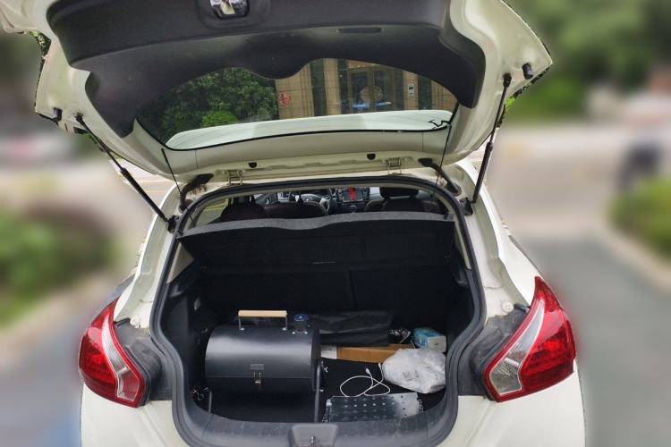 Used Nissan Tiida 2013 1.6L CVT Cool Cafe Edition Trunk