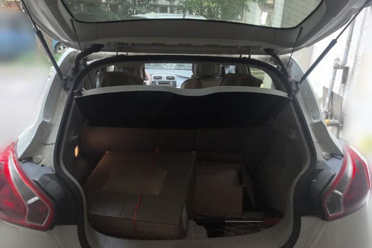 Used Nissan Tiida 2013 1.6L CVT Cool Cafe Edition Trunk