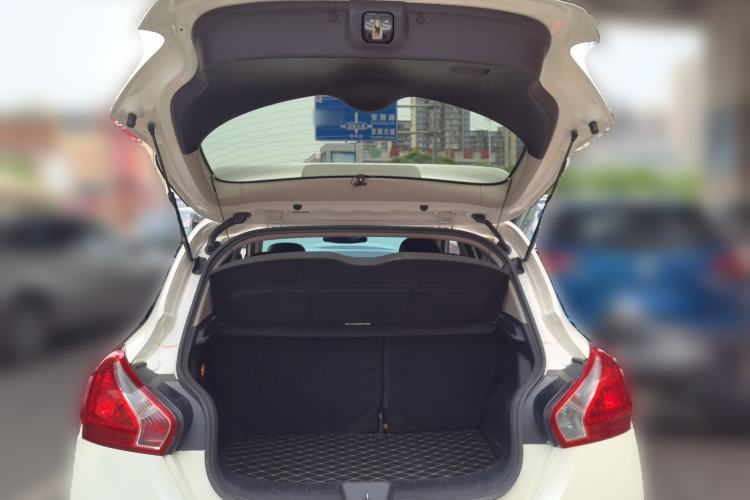 Used Nissan Tiida 2013 1.6L CVT Cool Cafe Edition Trunk
