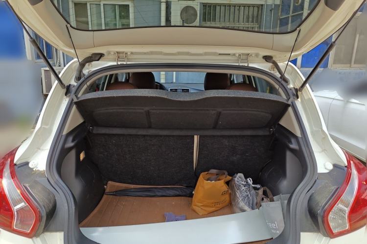 Used Nissan Tiida 2013 1.6L CVT Cool Cafe Edition Trunk