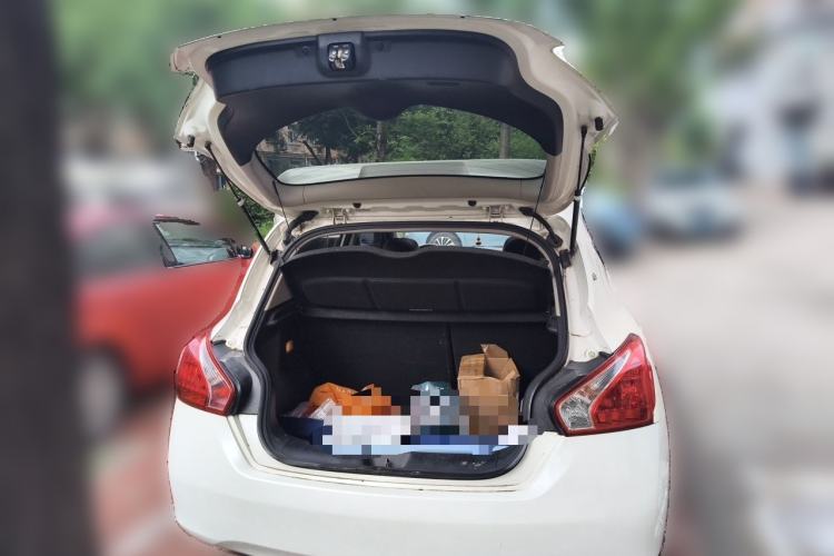 Used Nissan Tiida 2013 1.6L CVT Cool Cafe Edition Trunk