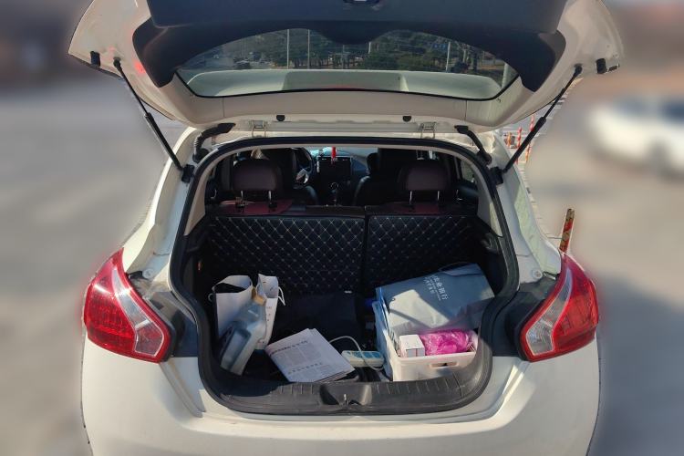 Used Nissan Tiida 2013 1.6L CVT Cool Cafe Edition Trunk