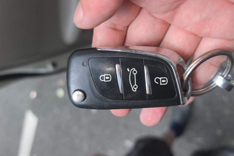 Used Nissan Tiida 2013 1.6L CVT Cool Cafe Edition Vehicle Key