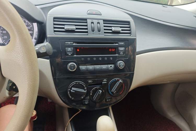 Used Nissan Tiida 2013 1.6L CVT Cool Cafe Edition Audio And AC Panel