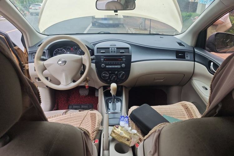 Used Nissan Tiida 2013 1.6L CVT Cool Cafe Edition Center Console