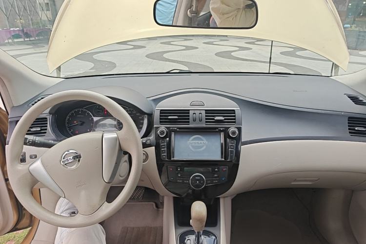 Used Nissan Tiida 2013 1.6L CVT Cool Cafe Edition Center Console