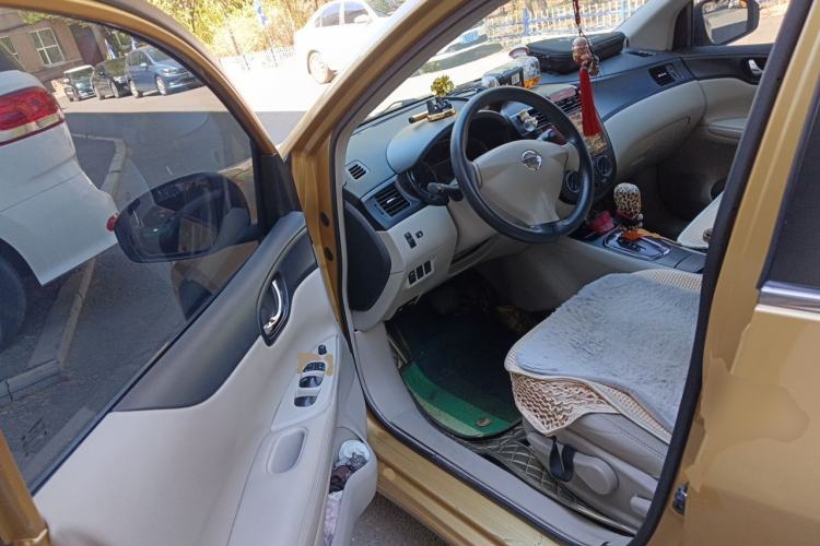 Used Nissan Tiida 2013 1.6L CVT Cool Cafe Edition Driver Seat