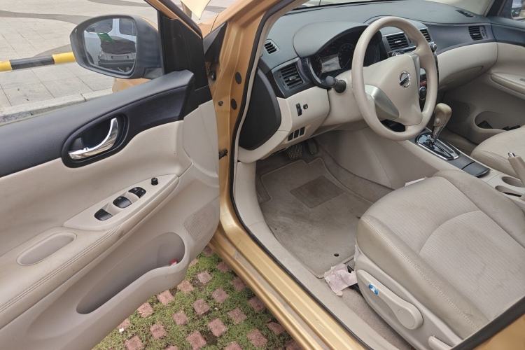 Used Nissan Tiida 2013 1.6L CVT Cool Cafe Edition Driver Seat